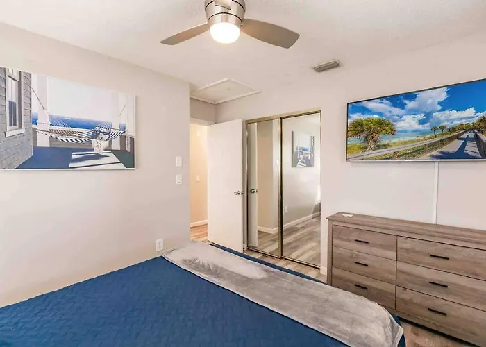 Poolside Oasis-5 Miles From Venice Beach
