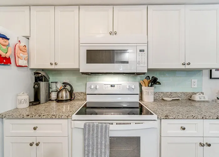 Pet-Friendly Home W/ Pool, Close To Venice Beaches
