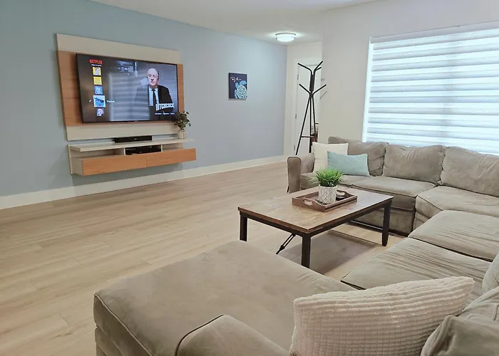 Spacious Upadated 2 King Beds Pets Welcome With Large Private And Fenced Yard Minutes To Beaches