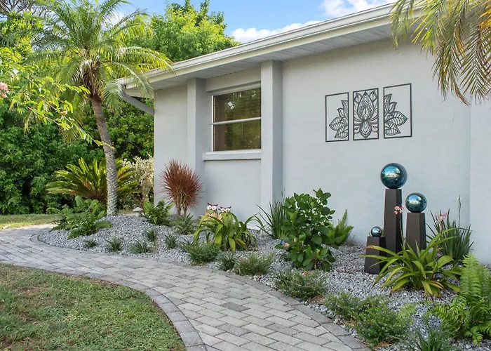 Lotus House - Relaxation - Close To Beaches - Heated Pool